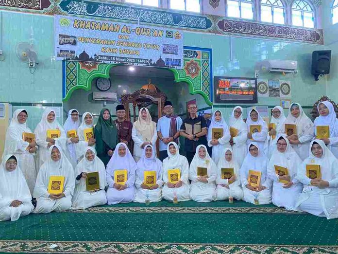 acara Khataman Al-Qur’an yang dirangkaikan dengan pemberian sembako bagi kaum dhuafa, Sabtu (15/3/2025). f,diskominfo Tanjungpinang