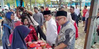 Wali Kota Tanjungpinang Tinjau Langsung Operasi Pasar Murah dan Kelayakan Gedung Tengku Mandak Bintan Center Wali Kota Tanjungpinang, Lis Darmansyah, bersama Wakil Wali Kota, Raja Ariza, meninjau langsung kegiatan Operasi Pasar Murah hasil kerja sama antara Pemerintah Kota (Pemko) Tanjungpinang dan Bank Indonesia.f, diskominfo Tanjungpinang