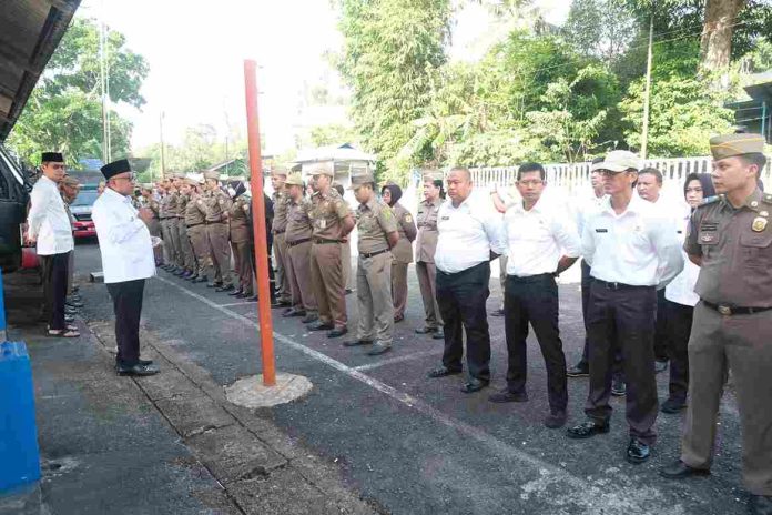 Wali Kota Tanjungpinang, Lis Darmansyah, memberikan pengarahan kepada jajaran Satuan Polisi Pamong Praja (Satpol PP) Kota Tanjungpinang di kantor Satpol PP, Senin (17/3/2025) f,diskominfo Tanjungpinang
