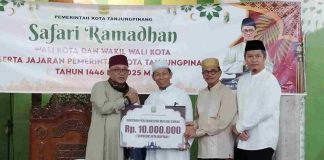 Safari Ramadan di Masjid Al Amin, Wali Kota Tanjungpinang Sampaikan Pentingnya Generasi Muda Qur’ani Wali Kota Tanjungpinang, Lis Darmansyah, bersama Wakil Wali Kota Raja Ariza melaksanakan agenda Safari Ramadan 1446 Hijriah di Masjid Al Amin, Jalan Ganet, Perumahan Hangtuah Permai, Kelurahan Pinang Kencana, Kecamatan Tanjungpinang Timur, Sabtu (8/3/2025). F,Diskominfo Tanjungpinang