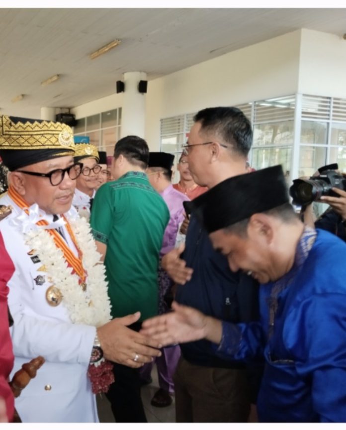 Wali Kota Tanjungpinang, Lis Darmansyah, dan Wakil Wali Kota, Raja Ariza, tiba di Bandara Raja Haji Fisabilillah (RHF) Tanjungpinang Sabtu (1/3/2025) pagi. F, BI