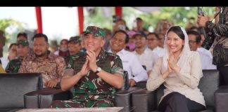 Pangdam V/Brawijaya dan Mentan Amran Hadiri Panen Raya di Gresik, Komitmen Jaga Harga Gabah dan Kesejahteraan Petani Panglima Kodam (Pangdam) V/Brawijaya, Mayjen TNI Rudy Saladin, M.A., saat menghadiri kegiatan panen dan serap gabah di Kecamatan Benjeng, Kabupaten Gresik, Jumat (14/03/2025). F, Kodam V/Brawijaya