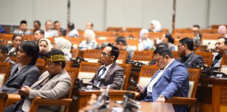 DPR Setujui Naturalisasi Dean Ruben James, Joey Mathijs Pelupessy, dan Emil Audero Mulyadi Jadi WNI Rapat paripurna yang dipimpin oleh Wakil Ketua DPR RI, Adies Kadir, Rapat Paripurna DPR RI ke-14 Masa Persidangan II Tahun Sidang 2024-2025 terhadap permohonan pertimbangan kewarganegaraan Indonesia atau naturalisasi untuk tiga pemain sepak bola, yaitu Dean Ruben James, Joey Mathijs Pelupessy, dan Emil Audero Mulyadi di Senayan, Jakarta, Kamis (6/3). F,pssi