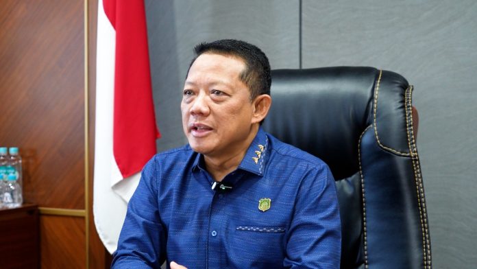 Kejaksaan Agung (Kejagung) melalui Tim Jaksa Penyidik pada Direktorat Penyidikan Jaksa Agung Muda Bidang Tindak Pidana Khusus (JAM PIDSUS) memeriksa empat orang saksi dalam kasus dugaan tindak pidana korupsi terkait tata kelola minyak mentah dan produk kilang pada PT Pertamina (Persero), Sub Holding, dan Kontraktor Kontrak Kerjasama (KKKS) periode 2018 hingga 2023. f,Kejagung