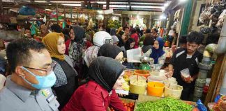 Harga Bahan Pangan di Kota Tanjungpinang Stabil Usai Idulfitri 2025, Beberapa Komoditas Alami Penurunan Harga bahan pangan di Kota Tanjungpinang, Kepulauan Riau, terpantau stabil pasca Idulfitri 2025. Bahkan, sejumlah komoditas mengalami penurunan harga dibandingkan periode Ramadan dan Lebaran. F, diskominfo Tanjungpinang