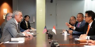 Menkes Budi Sadikin Bertemu Menkes AS Robert F. Kennedy Jr., Bahas Transformasi Sistem Kesehatan Menteri Kesehatan Republik Indonesia, Budi G. Sadikin, melakukan pertemuan bilateral bersejarah dengan Menteri Kesehatan Amerika Serikat, Robert F. Kennedy Jr., di Washington, D.C. Rabu (23/4/2025) f,kemkes