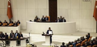 Presiden Prabowo Sampaikan Pidato Kenegaraan Perdana di Parlemen Turki, Tekankan Solidaritas Indonesia-Turki dan Dukungan untuk Palestina Presiden Prabowo Subianto menyampaikan pidato kenegaraan di hadapan ketua dan anggota parlemen di Ruang Plenary, Gedung Parlemen Turkiye, Ankara, pada Kamis, 10 April 2025. (Foto: BPMI Setpres)