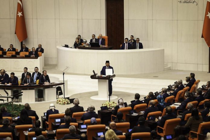 Presiden Prabowo Subianto menyampaikan pidato kenegaraan di hadapan ketua dan anggota parlemen di Ruang Plenary, Gedung Parlemen Turkiye, Ankara, pada Kamis, 10 April 2025. (Foto: BPMI Setpres)
