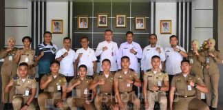 Tanjungpinang Terima 11 Praja IPDN, Zulhidayat: Kami Siap Membina Generasi Pemerintahan Berkualitas Sekdako Tanjungpinang menyambut kedatangan 11 praja Institut Pemerintahan Dalam Negeri (IPDN) untuk melaksanakan program magang Tahun Akademik 2024/2025 di Ruang Rapat Lantai 3 Kantor Wali Kota Tanjungpinang, Rabu (9/4/2025). F, diskominfo Tanjungpinang