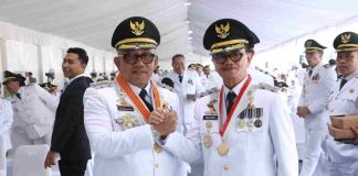 Wali Kota Lis Darmansyah Tertibkan Layanan Kuliner Akau Potong Lembu dan Melayu Square Wali Kota Tanjungpinang, Lis Darmansyah, Senin (28/4/2025) memerintahkan Asisten II Pemko Tanjungpinang, Elfiani Sandri, serta Kepala Dinas Perindustrian dan Perdagangan, Riany, untuk segera mengambil langkah konkret dalam menangani berbagai permasalahan yang terjadi di kawasan kuliner Akau Potong Lembu dan Melayu Square. F, diskominfo Tanjungpinang