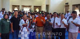 Tanjungpinang Resmi Gelar Kejuaraan IMOOGI Taekwondo Liga Pelajar Antar Sekolah 2025 Pemerintah Kota Tanjungpinang secara resmi membuka Kejuaraan IMOOGI Taekwondo Liga Pelajar Antar Sekolah Tahun 2025, yang digelar di Gedung Aula SMPN 4 Tanjungpinang, Sabtu (12/04/2025). f,diskominfo Tanjungpinang