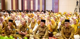 Gubernur Kepri H. Ansar Ahmad Gelar Halal Bihalal Bersama Pegawai, Pererat Silaturahmi di Tanjungpinang Gubernur Kepulauan Riau (Kepri) H. Ansar Ahmad bersama Wakil Gubernur Nyanyang Haris Pratamura menggelar acara silaturahmi halal bihalal dengan seluruh pegawai Pemerintah Provinsi Kepulauan Riau di Aula Wan Seri Beni, Dompak, Tanjungpinang, pada Selasa (8/4/2025), dan menjadi bagian dari tradisi tahunan pasca Hari Raya Idulfitri 1446 H. F,diskominfo Kepri