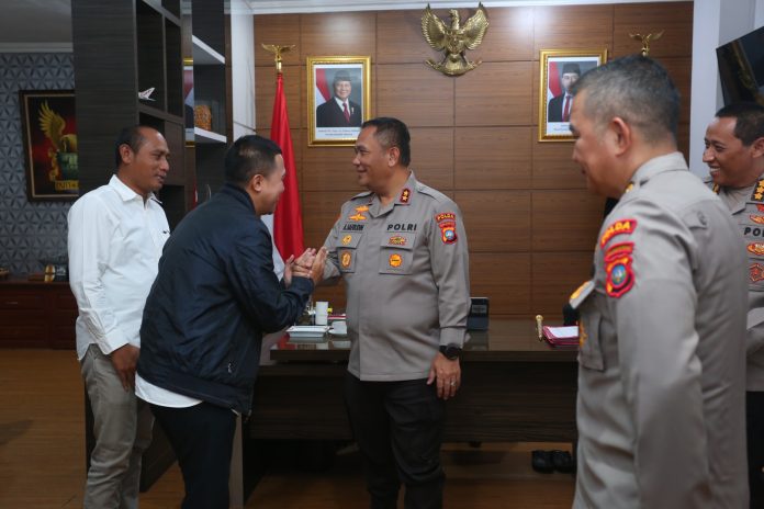 Kepala Kepolisian Daerah Kepulauan Riau (Kapolda Kepri) Irjen Pol. Asep Safrudin, menerima kunjungan silaturahmi Regional Chief Executive Officer (RCEO) Bank Rakyat Indonesia (BRI) Regional Office Pekanbaru, Reza Syahrizal Setia Putra, di Ruang Kerja Kapolda Kepri, Rabu, 23 April 2025 f,Polda Kepri