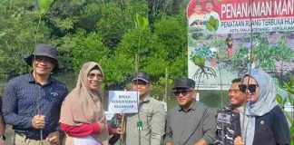 Pemkot Tanjungpinang dan Koarmada I Tanam 5.000 Mangrove untuk Pelestarian Lingkungan Pesisir Pemerintah Kota Tanjungpinang bersama SMP Negeri 10 Tanjungpinang dan Komando Armada I (Koarmada I) melaksanakan kegiatan penataan RTH dan penanaman 5.000 pohon mangrove, Sabtu (24/5/2025). F, diskominfo Tanjungpinang