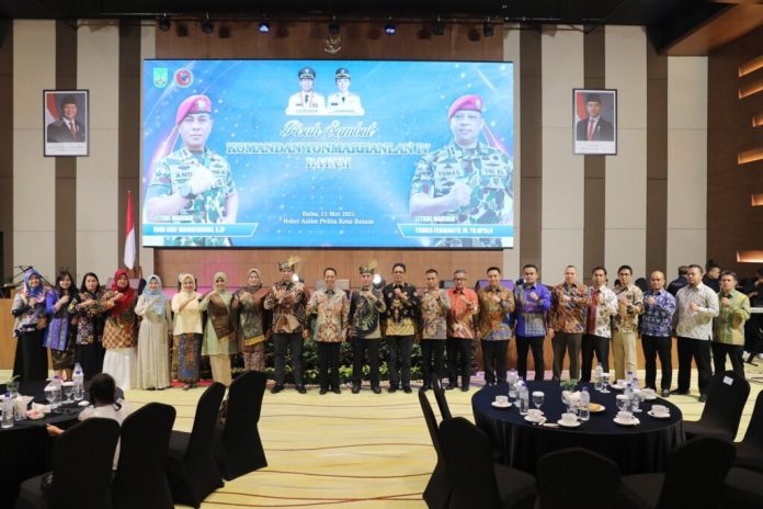 Wali Kota Batam, Amsakar Achmad, menghadiri acara pisah sambut Komandan Batalyon Marinir Pertahanan Pangkalan (Yonmarhanlan) IV Batam di Hotel Aston, Rabu (21/5/2025). F, diskominfo Batam