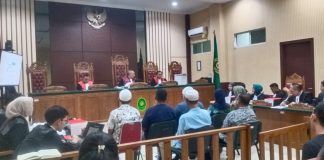 Kasus Korupsi Dana Tour Mangrove Bintan: 7 Terdakwa Klaim Dana Digunakan untuk Kepentingan Masyarakat Sidang perkara dugaan tindak pidana korupsi pengelolaan dana Tour Wisata Mangrove Bintan kembali digelar di Pengadilan Negeri Tanjungpinang, Kamis (8/5/2025). f,Choki