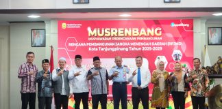 Musrenbang RPJMD 2025–2029 Tanjungpinang Digelar, Wali Kota Lis: Saatnya Kita Melangkah Lebih Hebat Pemerintah Kota Tanjungpinang resmi menggelar Musyawarah Perencanaan Pembangunan (Musrenbang) Rencana Pembangunan Jangka Menengah Daerah (RPJMD) 2025–2029 di Aula Sultan Sulaiman Badrul Alamsyah, Kantor Wali Kota Tanjungpinang, Kamis (15/5). F, diskominfo Tanjungpinang