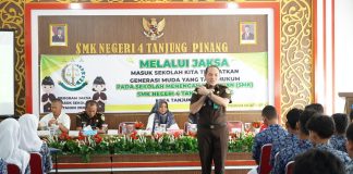 Kejati Kepri Gencarkan Program Jaksa Masuk Sekolah di Tanjungpinang, Angkat Isu Napza, Anti Bullying, dan Literasi Digital Kasi Penerangan Hukum Kejati Kepri, Yusnar Yusuf Hasibuan, S.H., M.H.,f, Kejati Kepri