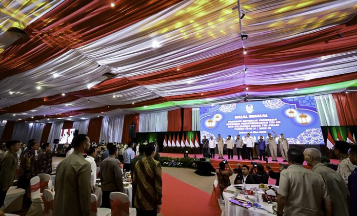 Presiden Prabowo menghadiri acara Halal Bihalal Bersama Purnawirawan TNI AD dan Keluarga Besar TNI-POLRI Tahun 1446 H/2025 M di Balai Kartini, Jakarta, pada Selasa, 6 Mei 2025. (Foto: BPMI Setpres)