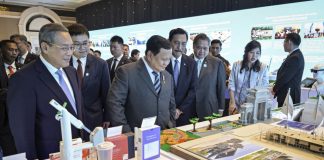 Presiden Prabowo dan Premier Li Qiang Hadiri Indonesia-China Business Reception 2025 di Jakarta Presiden Republik Indonesia, Prabowo Subianto bersama Premier Republik Rakyat Tiongkok (RRT) Li Qiang menghadiri acara Indonesia-China Business Reception 2025 yang digelar di Hotel Shangri-La, Jakarta, pada Sabtu, 24 Mei 2025. (Foto: BPMI Setpres)