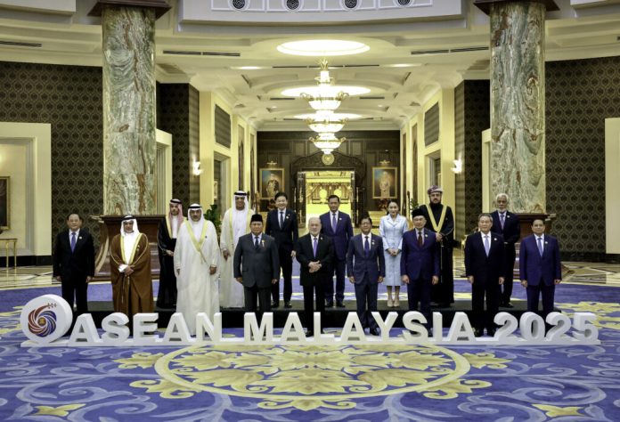 Presiden Republik Indonesia, Prabowo Subianto, menghadiri jamuan santap siang kenegaraan yang digelar oleh Yang di-Pertuan Agong XVII Sultan Ibrahim di Istana Negara Malaysia, pada Selasa, 27 Mei 2025. (Foto: Photo Pool Bernama)