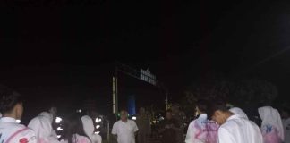 Cegah Konvoi Kelulusan, Polisi dan Satpol PP Bubarkan Siswa SMP di Dompak Tanjungpinang Sejumlah siswa berseragam putih biru yang berkumpul di kawasan Tanjung Siambang, Dompak, dibubarkan oleh petugas gabungan Polresta Tanjungpinang dan Satpol PP, Senin malam (5/5/2025). f,diskominfo Tanjungpinang