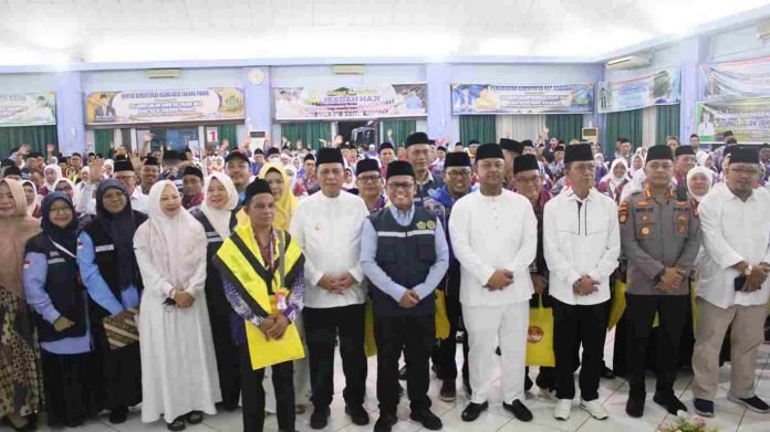 Sebanyak 455 Jemaah Calon Haji (JCH) Kloter 1 Embarkasi Batam tahun 2025 resmi dilepas oleh Gubernur Kepulauan Riau (Kepri), Ansar Ahmad, di Asrama Haji Batam, Jumat (2/5/2025) dini hari. F, diskominfo Tanjungpinang
