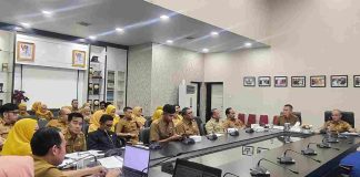 Pemko Tanjungpinang Matangkan Rencana Aksi Reformasi Birokrasi 2025-2029 Pemerintah Kota (Pemko) Tanjungpinang menggelar Rapat Koordinasi (Rakor) Kebijakan Reformasi Birokrasi 2025–2029 sekaligus tindak lanjut Lembar Kerja Evaluasi (LKE) dan penyusunan Rencana Aksi Reformasi Birokrasi (RB) Tahun 2025 di Ruang Rapat Lantai 3 Kantor Wali Kota Tanjungpinang pada Selasa, 27 Mei 2025. F, diskominfo Tanjungpinang
