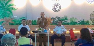 Pemko Tanjungpinang Gelar Pengarahan untuk Juru Parkir Resmi, Tegaskan Aturan dan Perlindungan BPJS Pemerintah Kota Tanjungpinang melalui Dinas Perhubungan (Dishub) melaksanakan kegiatan Koordinasi dan Pengarahan Juru Parkir se-Kota Tanjungpinang, bertempat di Ruang Rapat Dishub Kota Tanjungpinang, Senin (5/5/2025). f,diskominfo Tanjungpinang