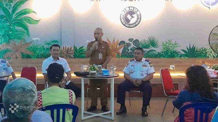Pemerintah Kota Tanjungpinang melalui Dinas Perhubungan (Dishub) melaksanakan kegiatan Koordinasi dan Pengarahan Juru Parkir se-Kota Tanjungpinang, bertempat di Ruang Rapat Dishub Kota Tanjungpinang, Senin (5/5/2025). f,diskominfo Tanjungpinang