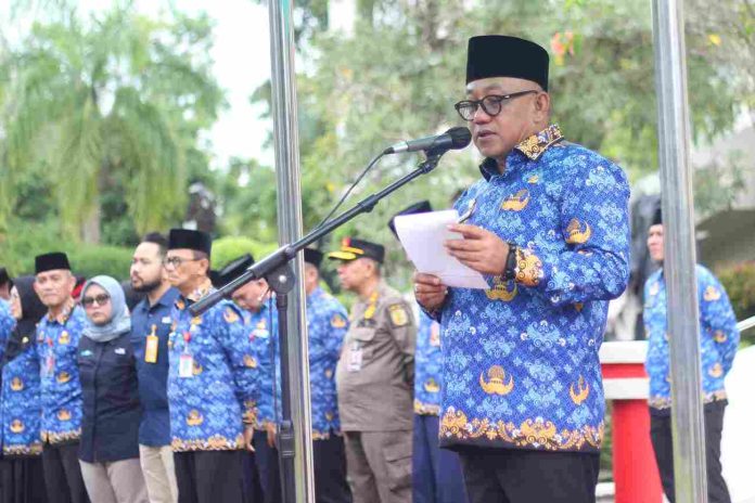 Wali Kota Tanjungpinang, Lis Darmansyah, memimpin upacara Hari Kebangkitan Nasional ke-117 yang disejalankan dengan Hari Kesadaran Nasional, di halaman Kantor Wali Kota Tanjungpinang, Selasa (20/5), f, diskominfo Tanjungpinang