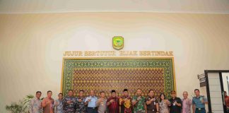 Pemko Tanjungpinang Tegas Atasi Lahan Terlantar, Dorong Investasi dan Pembangunan Kota Wali Kota Tanjungpinang, Lis Darmansyah, Rapat Koordinasi Forkopimda 2025 di Ruang Rapat Engku Putri Raja Hamidah, Kantor Wali Kota Tanjungpinang, Kamis (22/5/2025). F, diskominfo Tanjungpinang