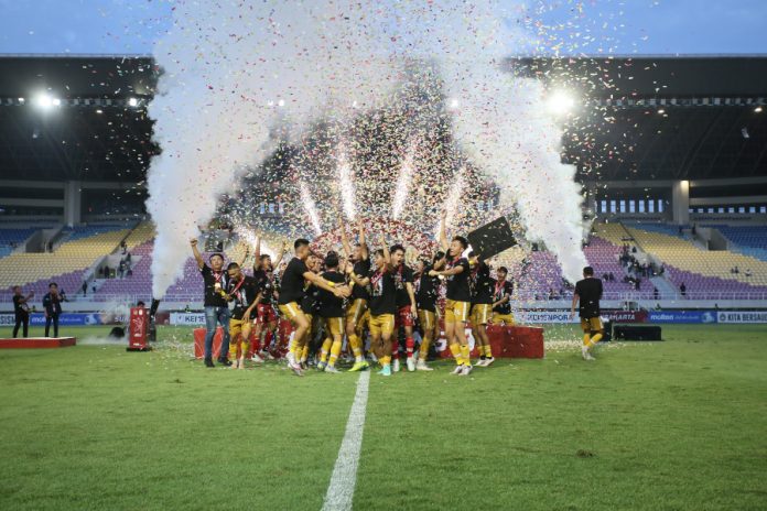 Klub asal Bengkulu, Tri Brata Rafflesia, sukses meraih gelar juara setelah mengalahkan tuan rumah Persika Karanganyar dengan skor tipis 3-2. F, pssi