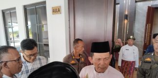 Kontroversi Lelang Gurindam 12, Diminati 12 Perusahaan, Ansar Siap Koordinasi dengan Wali Kota Tanjungpinang Gubernur Kepri, Ansar Ahmad, mengatakan tidak ada yang salah dengan pelelangan sebagian kawasan Taman Gurindam 12 di Tepi Laut Tanjungpinang ke pihak swasta. Hal itu disampaikan Ansar, di depan Aula Kantor Gubernur Kepri di Dompak, Senin (22/9/2025). F, BI