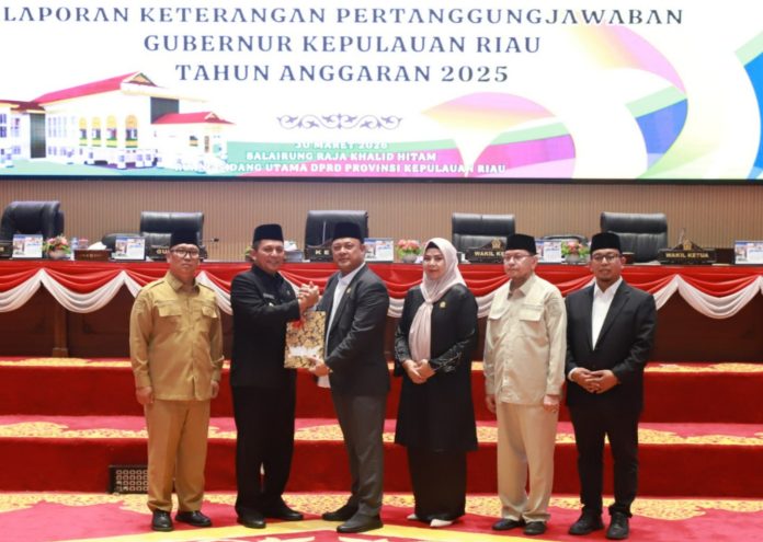 Dewan Perwakilan Rakyat Daerah (DPRD) Provinsi Kepulauan Riau menggelar Rapat Paripurna Masa Sidang ke-3 Tahun Anggaran 2025–2026 di Ruang Sidang Utama Balairung Raja Khalid Hitam, Pulau Dompak, Senin (30/03/2026). F, DPRD Kepri