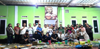 Hangatnya Persaudaraan Lintas Iman: Banser dan Umat Katolik Buka Puasa Bersama di Tanjungpinang Umat Islam dan Katolik berkumpul dalam acara Buka Puasa Bersama di markas Banser/Ansor yang juga merupakan kediaman Kasatkorcab Banser Kota Tanjungpinang, Mas Zainur, Minggu (15/3/2026). F, Ambros