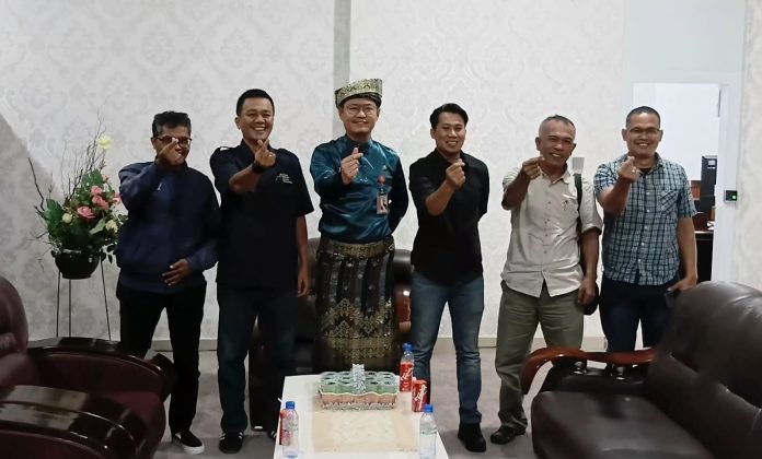 Rombongan AMSI Kepri diterima langsung oleh Sekretaris Daerah Kota Tanjungpinang, Zulhidayat, di ruang kerjanya, Selasa (28/4/2026). F, AMSI Kepri