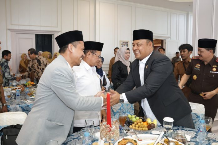 Ketua DPRD Provinsi Kepulauan Riau, Iman Sutiawan. Sekretariat Dewan Perwakilan Rakyat Daerah (DPRD) Provinsi Kepulauan Riau menggelar kegiatan Halal Bihalal di Kantor DPRD Provinsi Kepulauan Riau, Pulau Dompak, pada Senin (30/03/2026). F, DPRD Kepri